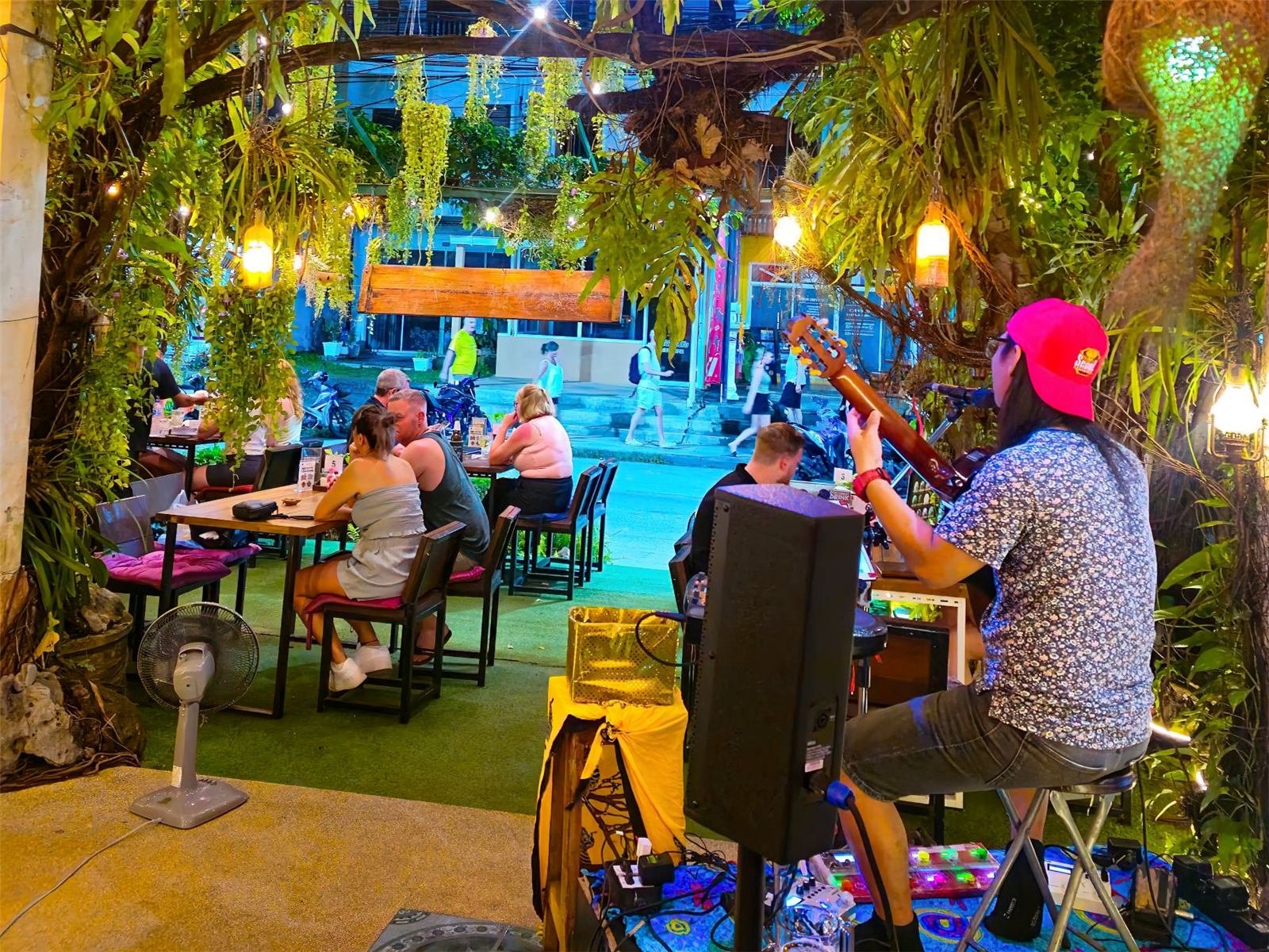 Live music in the garden at WonderlanD Bar and Restaurant