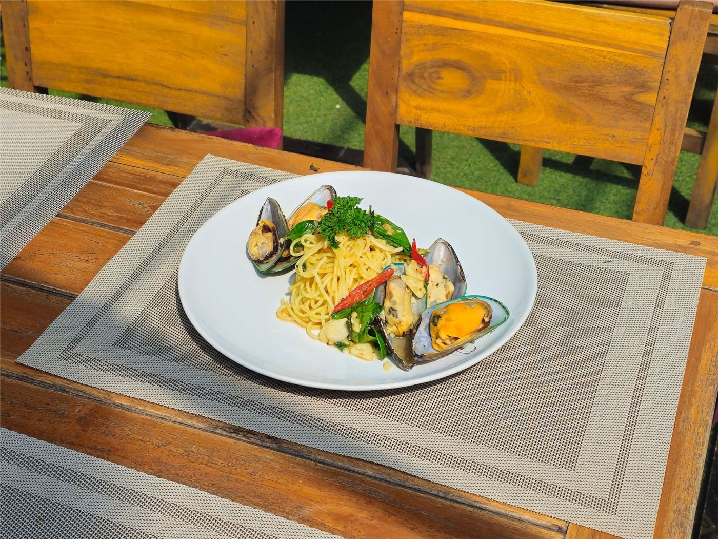 New Zealand mussels pasta at WonderlanD